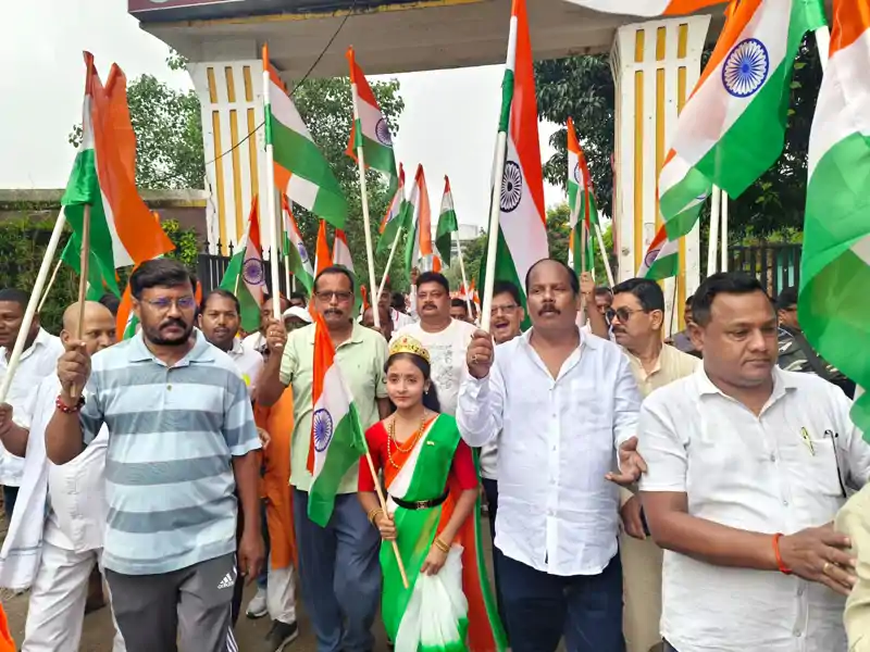 विधायक प्रदीप प्रसाद के नेतृत्व में निकली भव्य तिरंगा यात्रा, लोगों ने लिया राष्ट्रभक्ति के महापर्व में हिस्सा विधायक प्रदीप प्रसाद के नेतृत्व में निकली भव्य तिरंगा यात्रा, लोगों ने लिया राष्ट्रभक्ति के महापर्व में हिस्सा