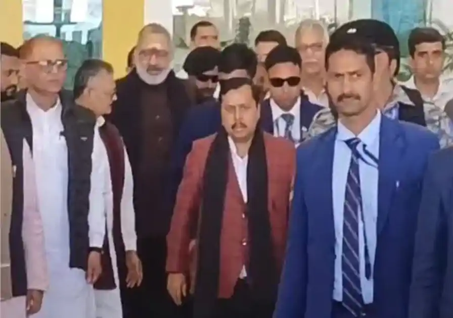 बीजेपी अध्यक्ष नितिन नवीन पटना पहुंचे, एयरपोर्ट पर पार्टी नेताओं ने किया जोरदार स्वागत