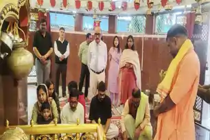 बाबा आम्रेश्वर धाम पहुंचे झारखंड हाईकोर्ट के जस्टिस संजय कुमार द्विवेदी, परिवार संग की विशेष पूजा