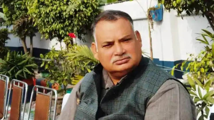 वैशाली: स्टेशन मास्टर का दबंग अंदाज़, मुन्ना शुक्ला का भतीजा हूं, चीर दूंगा, वीडियो वायरल