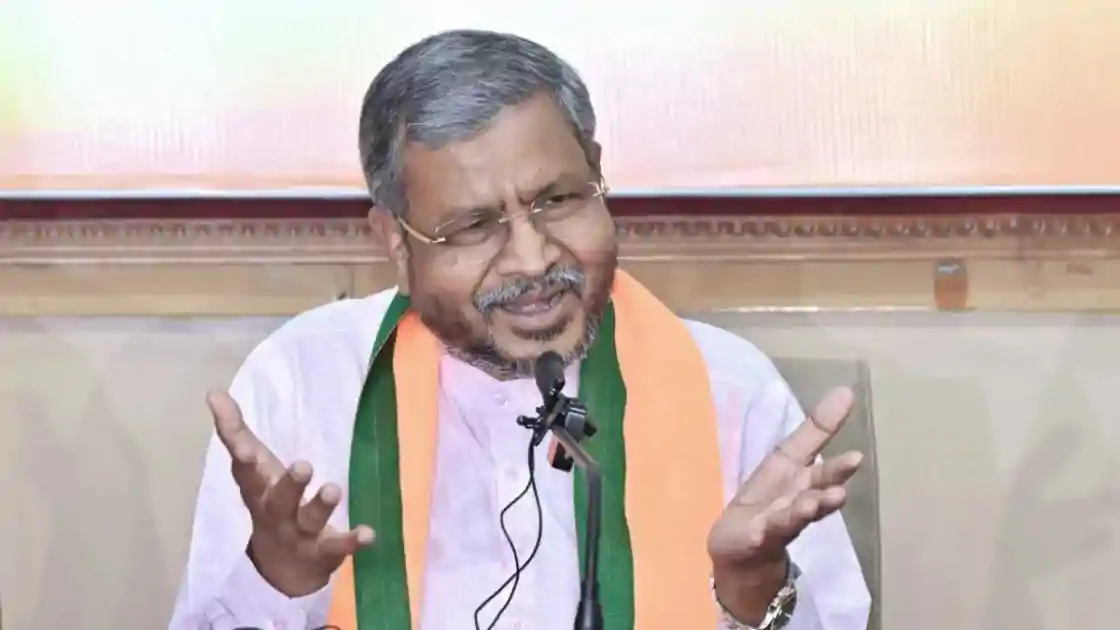 मुख्यमंत्री की विदेश यात्रा पर बाबूलाल मरांडी का सवाल, कहा-15 दिन राज्य से बाहर रहेंगे तो शासन कैसे चलेगा?