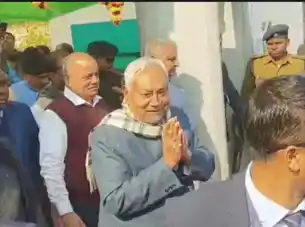 बिहार में दही-चूड़ा के बहाने सियासत तेज, रत्नेश सादा के दही-चूड़ा भोज में पहुंचे CM नीतीश