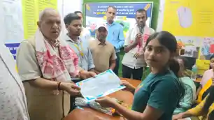 कंप्यूटर प्रशिक्षण पूरा करने वाले विद्यार्थियों को मिला प्रमाण पत्र, जनप्रतिनिधि रहे मौजूद