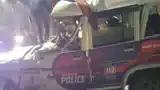 छापेमारी से लौट रही पुलिस टीम का भयानक एक्सीडेंट! एक पुलिस जवान की मौ*त