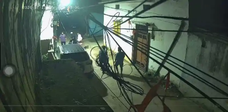 रांची में दिनदहाड़े युवक पर हमला, छह के खिलाफ शिकायत दर्ज रांची में दिनदहाड़े युवक पर हमला, छह के खिलाफ शिकायत दर्ज