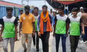 जूनियर राष्ट्रीय रग्बी प्लेयर का घर पहुंचने पर जोरदार स्वागत, जीता था गोल्ड