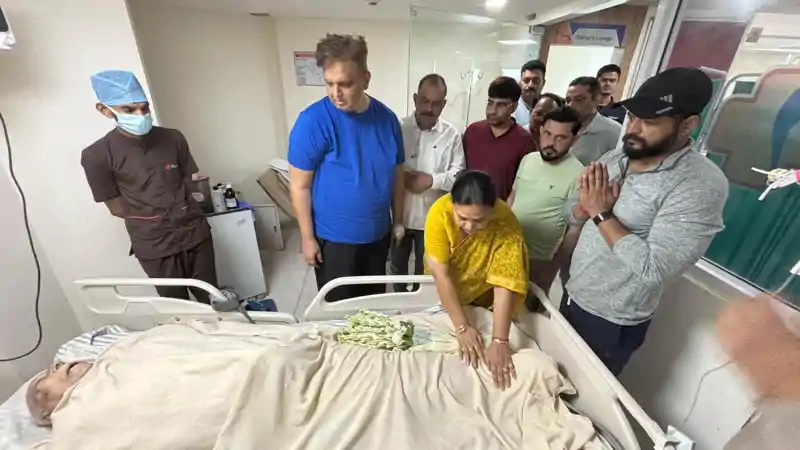 पूर्व मंत्री मन्नान मल्लिक का निधन, अंतिम दर्शन के लिए उमड़ा नेताओं और कार्यकर्ताओं का सैलाब पूर्व मंत्री मन्नान मल्लिक का निधन, अंतिम दर्शन के लिए उमड़ा नेताओं और कार्यकर्ताओं का सैलाब