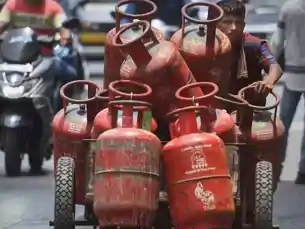 बिहार में गैस संकट के बीच बड़ा फैसला, फिलहाल नया LPG कनेक्शन और डबल सिलेंडर पर रोक