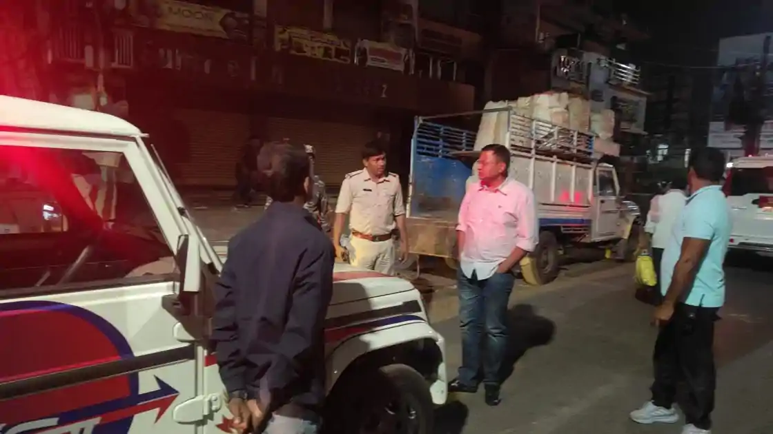 रांची में आधी रात को सड़कों पर उतरे एसएसपी राकेश रंजन, लापरवाही पर अधिकारी निलंबित