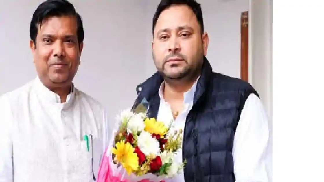 NEET पेपर लीक में बड़ा एक्शन, तेजस्वी के करीबी गिरफ्तार! मास्टरमाइंड संतोष 20 लाख में MBBS सीट का ठेका लेता था 