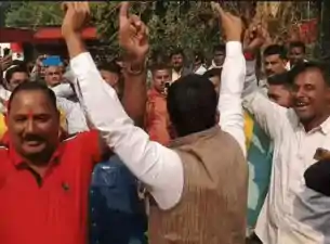 पटना में छोटे सरकार के आवास पर जश्न, अनंत-अमरेंद्र पांडे रिकॉर्ड वोट से जीते