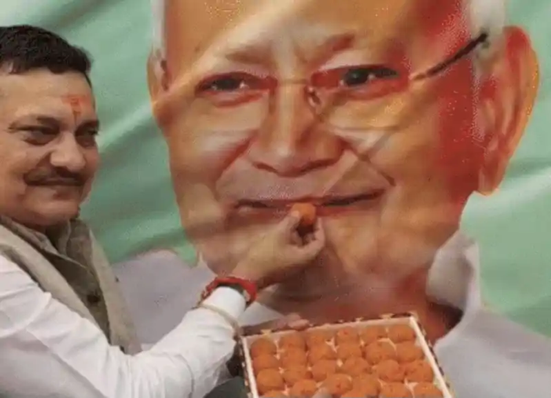 NDA को 194 पर आगे महागठबंधन को 43 सीटों पर बढ़त, 61 पर लड़ रही कांग्रेस बस 4 पर आगे Nitish Kumar