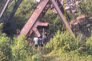 झरिया में रोपवे का लोहा चोरी करने की कोशिश में युवक की मौत, दो गंभीर रूप से घायल