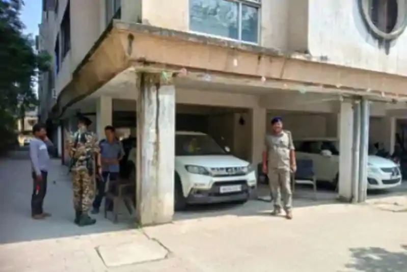 बोकारो : लोहा व्यवसायी प्रदीप तलबलिया के आवास पर जीएसटी की छापेमारी, दस्तावेजों की चल रही गहन जांच बोकारो : लोहा व्यवसायी प्रदीप तलबलिया के आवास पर जीएसटी की छापेमारी, दस्तावेजों की चल रही गहन जांच