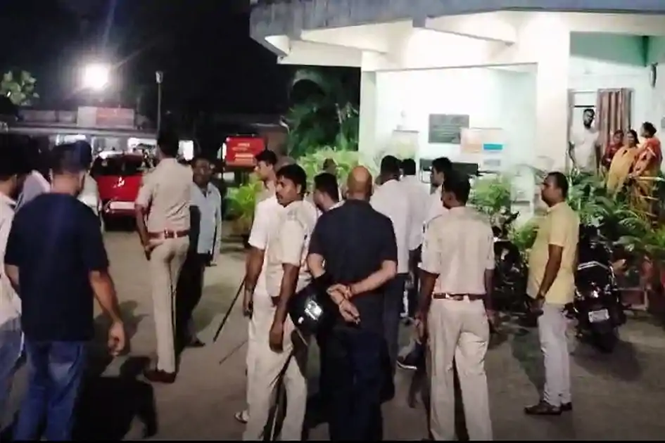 ट्यूशन विवाद ने लिया हिंसक रूप, साकची और बिष्टुपुर में बवाल