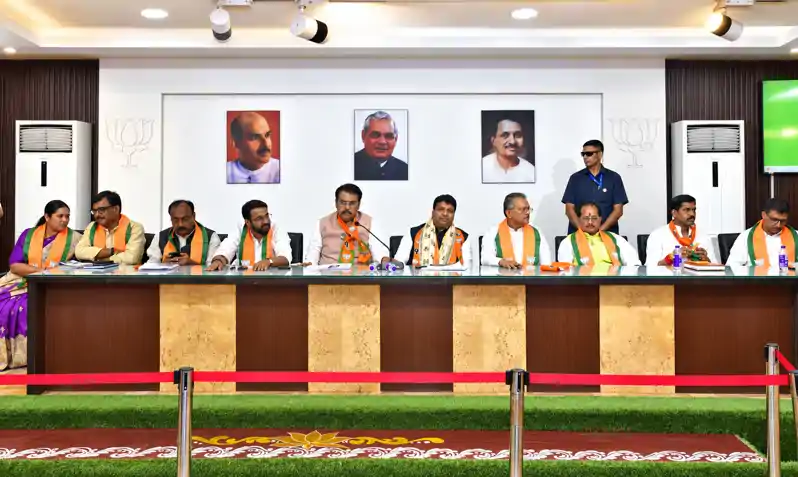 बिहार पहुंचे रोहन गुप्ता, एमएलसी चुनाव को लेकर बनी रणनीति बिहार पहुंचे रोहन गुप्ता, एमएलसी चुनाव को लेकर बनी रणनीति
