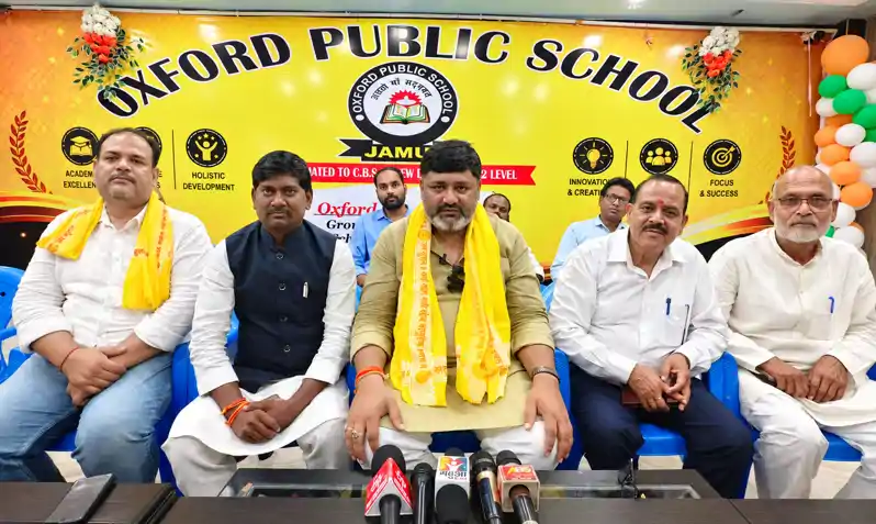 जन सुराज के MLC प्रत्याशी का जमुई दौरा, कोसी स्नातक सीट पर ताल ठोका, 7 संकल्पों के साथ मांगा समर्थन जन सुराज के MLC प्रत्याशी का जमुई दौरा, कोसी स्नातक सीट पर ताल ठोका, 7 संकल्पों के साथ मांगा समर्थन