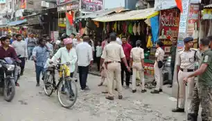 गोपालगंज: दशहरा से पहले मांझा बाजार में चला अतिक्रमण हटाओ अभियान, दुकानदारों पर लगा जुर्माना गोपालगंज: दशहरा से पहले मांझा बाजार में चला अतिक्रमण हटाओ अभियान, दुकानदारों पर लगा जुर्माना