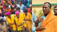 'स्वर्ग' से 22 साल बाद लौटा बेटा, देखते ही रोने लगी मां, गांव में लगी भीड़, गजब माहौल...