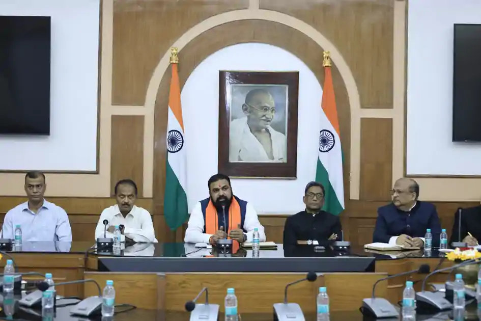 मुख्यमंत्री पद की शपथ लेते ही एक्शन में सम्राट चौधरी, सचिवालय पहुंचकर अधिकारियों को दिया निर्देश