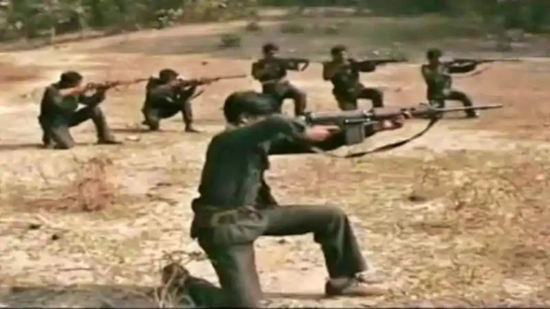 सारंडा के जंगलों में नक्सलियों और सुरक्षाबलों की भिड़ंत, कई नक्सलियों के मारे जाने की आशंका सारंडा के जंगलों में नक्सलियों और सुरक्षाबलों की भिड़ंत, कई नक्सलियों के मारे जाने की आशंका