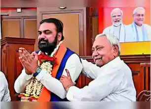 दो दशक बाद नीतीश युग का अंत, अब 'सम्राट' होंगे बिहार के नए 'चौधरी'