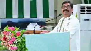 स्वतंत्रता दिवस पर खाकी का सम्मान, CM सोरेन ने पुलिसकर्मियों को सेवा पदक से नवाज़ा 