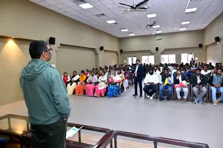  मुख्यमंत्री आवास में जनसंवाद, समस्याओं और योजनाओं पर हुई विस्तृत चर्चा