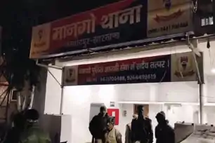 मानगो थाना परिसर में बवाल, पुलिस की मौजूदगी में आपस में भिड़े दो कारोबारी गुट 