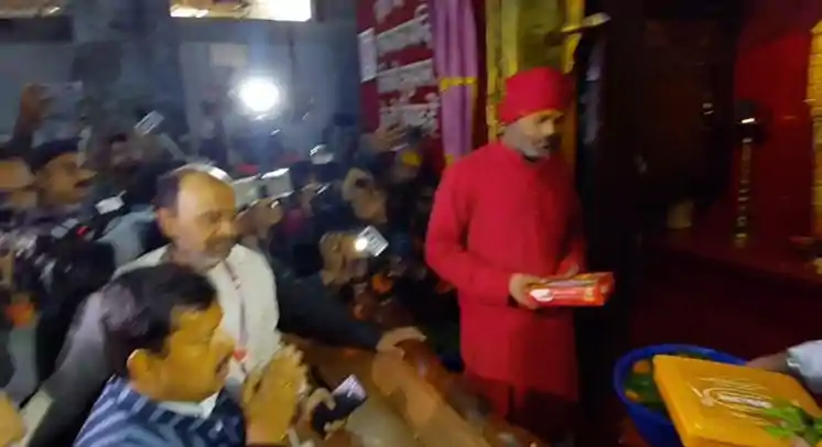 नितिन नबीन ने हनुमान मंदिर में की पूजा अर्चना, 8.25 की फ्लाइट से दिल्ली जाना था, विमान लेट अब 10.25 में जाएंगे