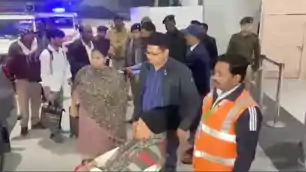 आंख के इलाज के लिए लालू यादव पटना से दिल्ली रवाना, व्हील चेयर पर आए नजर, मीसा भी साथ