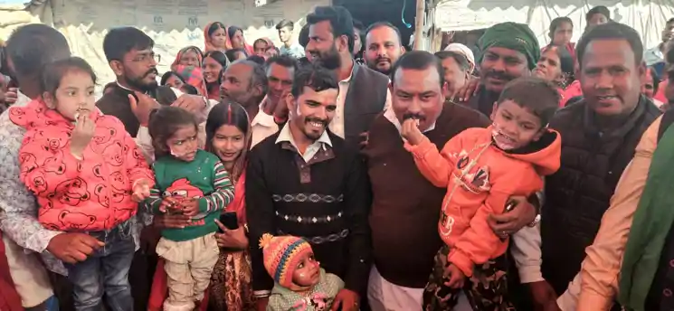 मकर संक्रांति पर लौटी मुस्कान, अंश-अंशिका की सकुशल वापसी पर दही-चूड़ा भोज का आयोजन