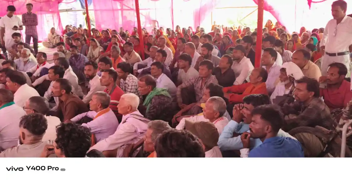 कंपनी दलालों के जरिए बांट रही प्रदूषण का पैसा, पेटो के धरने में पहुंचे विधायक