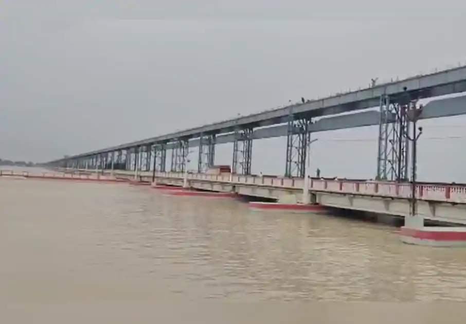 कोसी नदी के जल स्तर में लगातार हो रही वृद्धि, तटबंध के अंदर बसे लोगों  की बढ़ी परेशानी