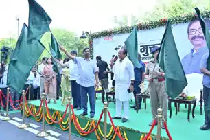 झारखंड में नशे के खिलाफ राज्यव्यापी अभियान शुरू, मुख्यमंत्री ने जागरूकता रथों को दिखाई हरी झंडी 