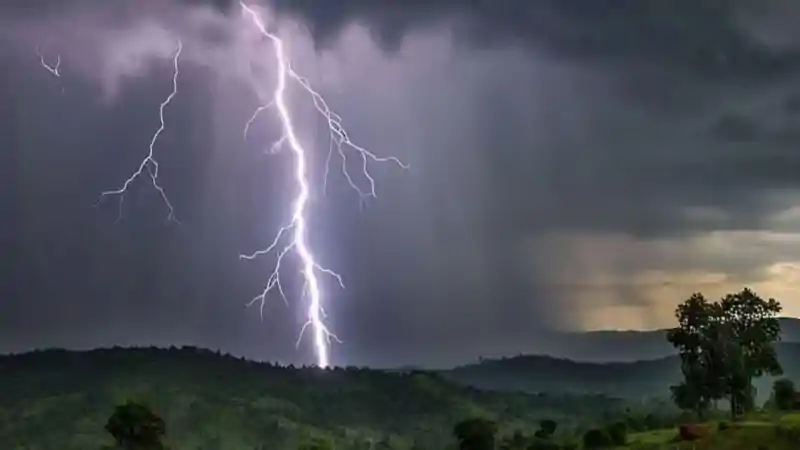 झारखंड में मानसून ने पकड़ी रफ्तार, रांची समेत कई जिलों में गरज-चमक के साथ बारिश की चेतावनी