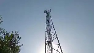 गढ़वा में हाई-वोल्टेज ड्रामा, प्रेम प्रसंग में मोबाइल टावर पर चढ़ा युवक