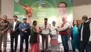 धनबाद : झारखंड स्थापना दिवस पर उजागर हुआ आंदोलनकारियों का दर्द, सम्मान समारोह में उठी पेंशन बढ़ाने की मांग