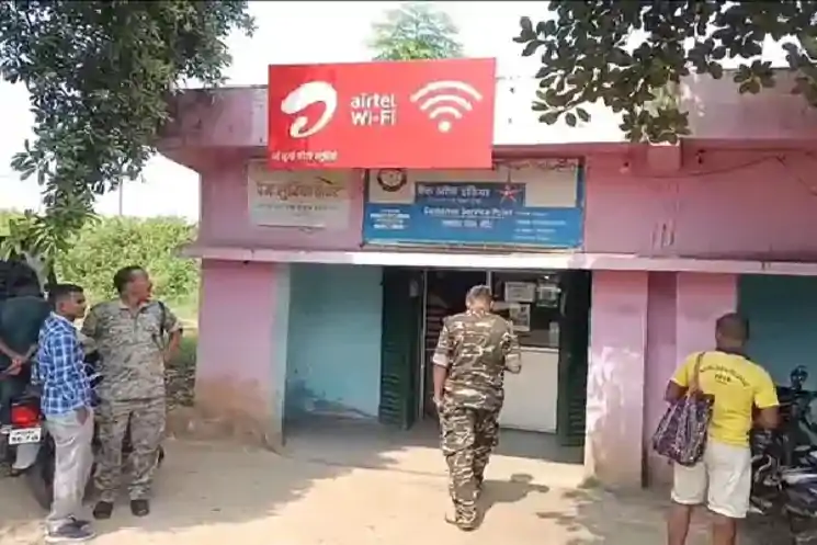 सरायकेला: दिनदहाड़े लूट और फा*यरिंग से दहला इलाका, बाइक सवार बदमाशों ने CSC से उड़ाए हजारों रुपये