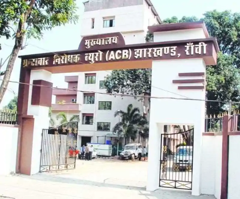 शराब से जमीन तक फैला घोटाला, एसीबी ने की ताबड़तोड़ गिरफ्तारियां