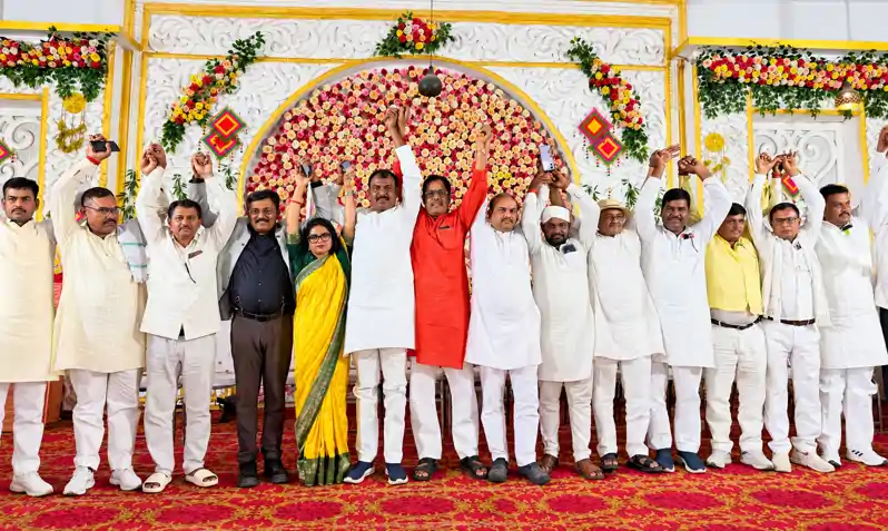 अपनी मांगों को लेकर मुखिया महासंघ और पंच-सरपंच संघ ने छेड़ा आंदोलन अपनी मांगों को लेकर मुखिया महासंघ और पंच-सरपंच संघ ने छेड़ा आंदोलन