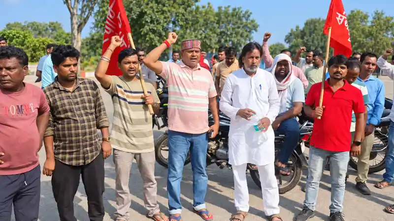 BSL प्लांट के दो गेट जाम, आवागमन ठप, आंदोलन हुआ उग्र 