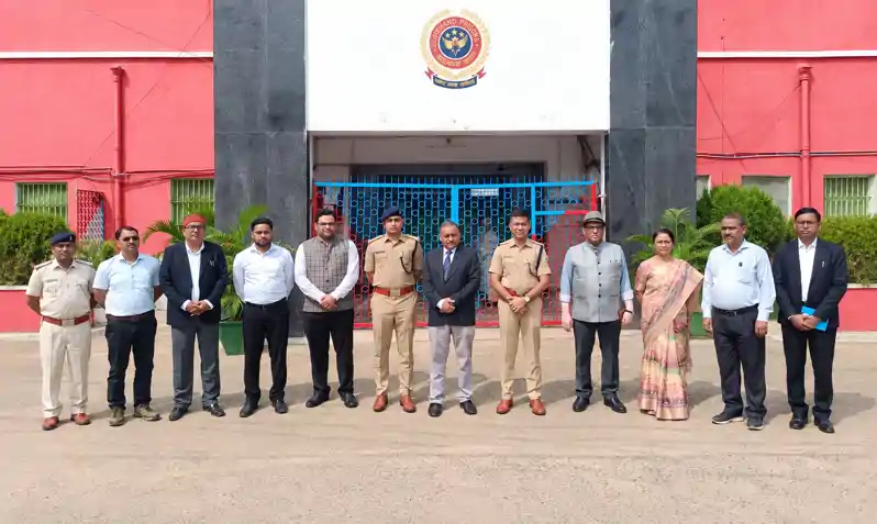 केंद्रीय कारा में बंदियों की समस्याओं से रूबरू हुई संयुक्त टीम, व्यवस्थाओं का लिया जायजा केंद्रीय कारा में बंदियों की समस्याओं से रूबरू हुई संयुक्त टीम, व्यवस्थाओं का लिया जायजा