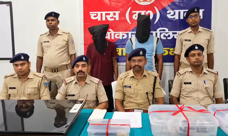चास में चोरी का खुलासा, स्मार्ट TV और 14 CCTV कैमरे बरामद, 2 गिरफ्तार चास में चोरी का खुलासा, स्मार्ट TV और 14 CCTV कैमरे बरामद, 2 गिरफ्तार