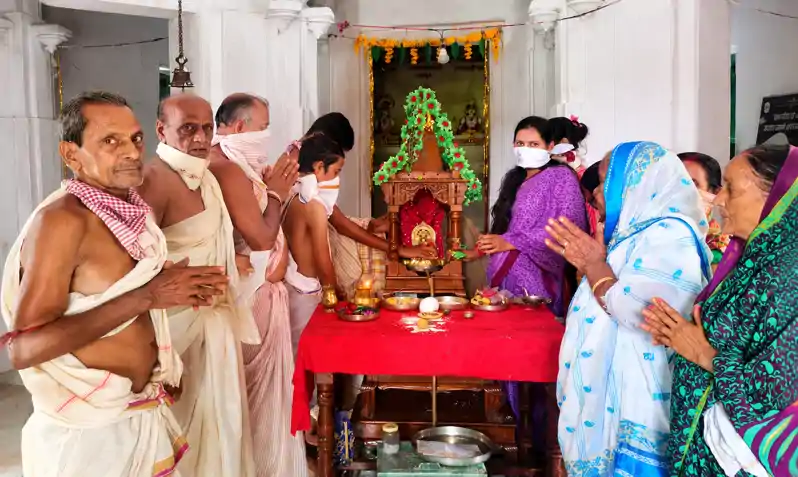 जैन मंदिर में हर्षोल्लास से मना संवत्सरी पर्व, मिच्छामि दुक्कड़म के साथ गूंजा क्षमा का संदेश जैन मंदिर में हर्षोल्लास से मना संवत्सरी पर्व, मिच्छामि दुक्कड़म के साथ गूंजा क्षमा का संदेश