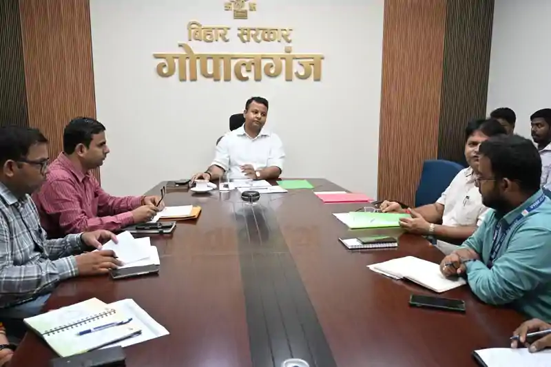 शिक्षा विभाग का कड़ा रुख: अनियमितता और फर्जी प्रमाण पत्र के आरोप में गोपालगंज में 3 शिक्षक निलंबित शिक्षा विभाग का कड़ा रुख: अनियमितता और फर्जी प्रमाण पत्र के आरोप में गोपालगंज में 3 शिक्षक निलंबित