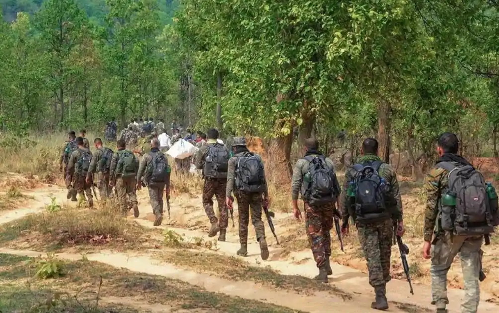 सारंडा में घिरा एक करोड़ का नक्सली कमांडर मिसिर बेसरा, नक्सलियों के गढ़ में घुसे सुरक्षाबल के जवान