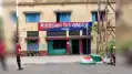 सड़क दुर्घटना में लहूलुहान व्यक्ति को पुलिस ने जीप से पहुंचाया अस्पताल, पेश की मानवता की मिसाल