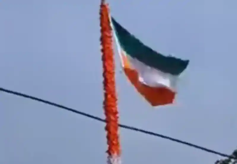 स्वतंत्रता दिवस पर एकमा में उल्टा फहरा तिरंगा, वायरल तस्वीर के बाद मचा हड़कंप