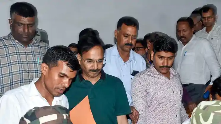 आय से अधिक संपत्ति मामले में ACB की बड़ी कार्रवाई, विनय चौबे की पत्नी के दो लॉकर फ्रीज